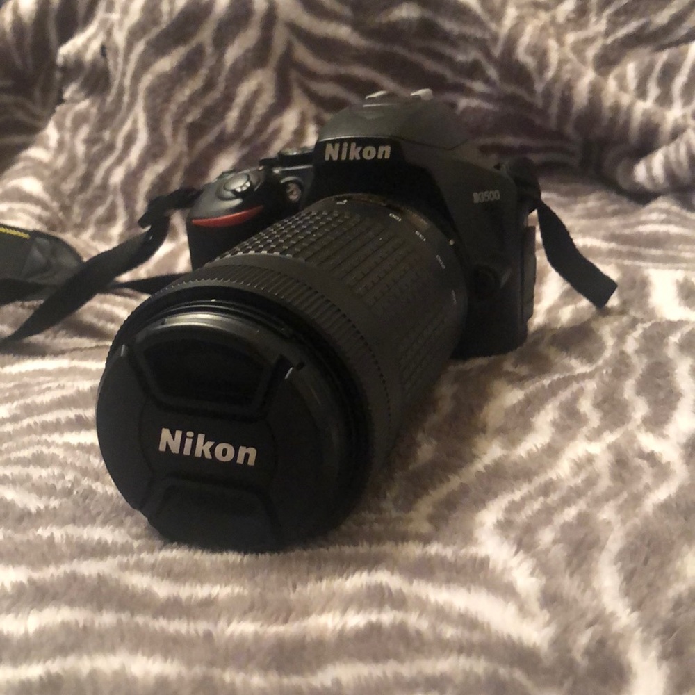 Nikon D3500 DSLR Camera with Nikon AF-P DX Nikkor 70-300mm f/4.5-6.3G ED